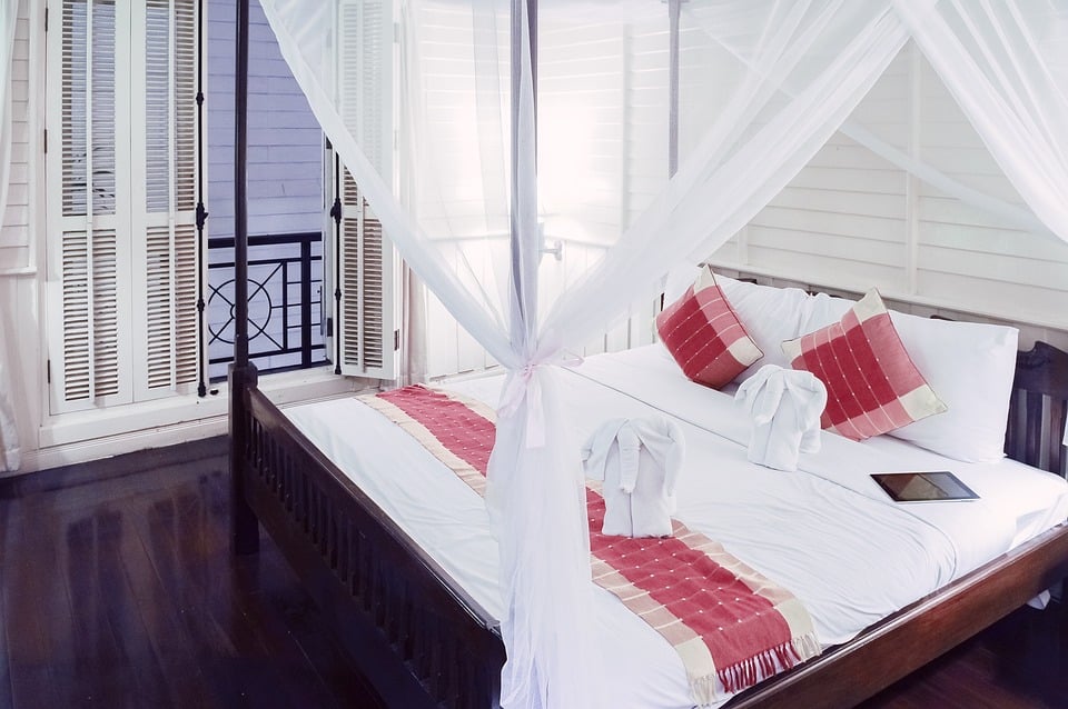 Ekskluzywne poduszki dekoracyjne: jak dopasować je do stylu wnętrza