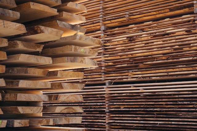 Ochrona drewna z olejem mineralnym