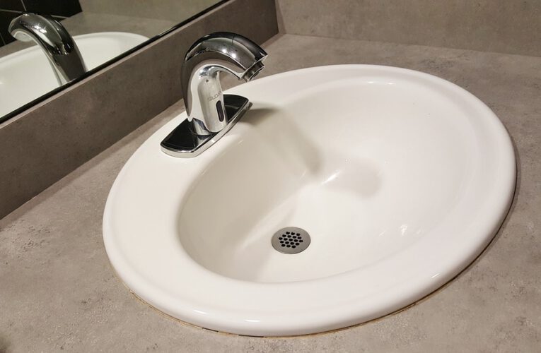 Umywalka wolnostojąca: nowoczesny dodatek do łazienki