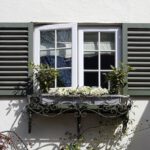Jak wybrać odpowiednie okiennice do swojego mieszkania?